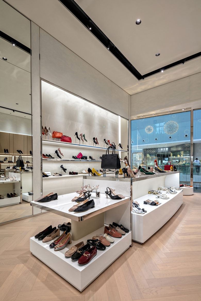 Tendências de Design de Interiores para Lojas de Calçados Femininos em [Ano Atual]