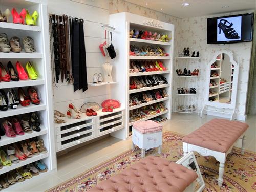 Estratégias de Cross-selling para Aumentar suas Vendas de Calçados e Acessórios