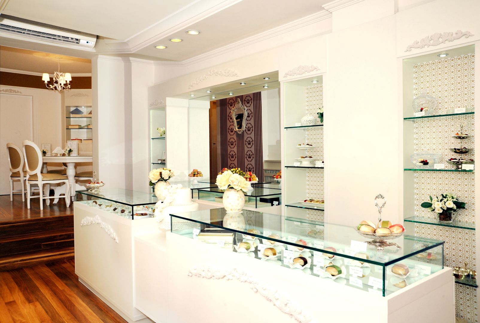 decoração loja de doces rústica versus moderna