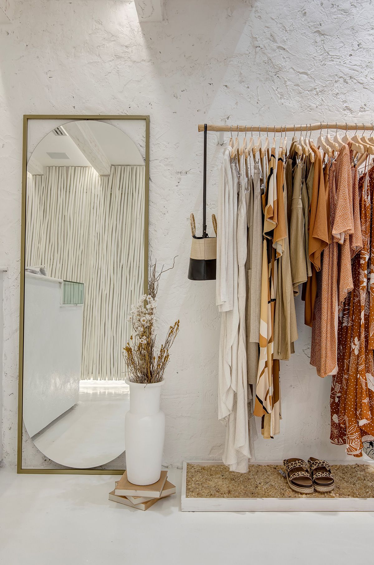 Como Otimizar o Espaço de uma Loja de Roupas Pequena: Dicas Essenciais