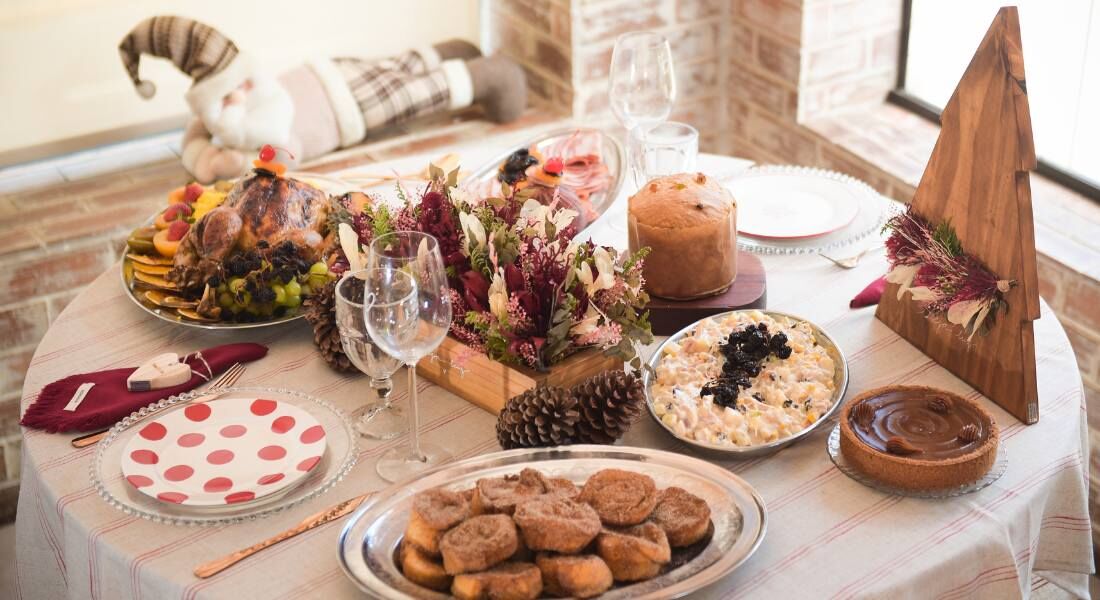 10 ideias criativas para decorar mesa de natal simples
