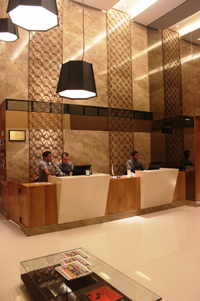 decoração recepção hotel boutique versus tradicional
