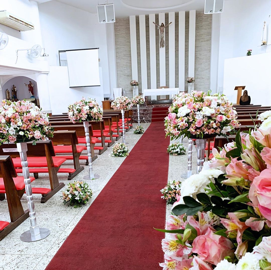 como fazer arranjos de flores para igreja casamento simples