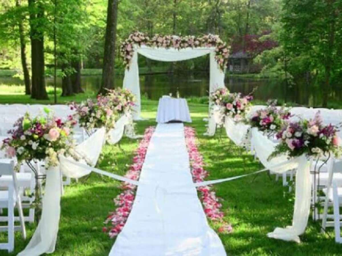 ideias de decoração de igreja para casamento simples e romântico