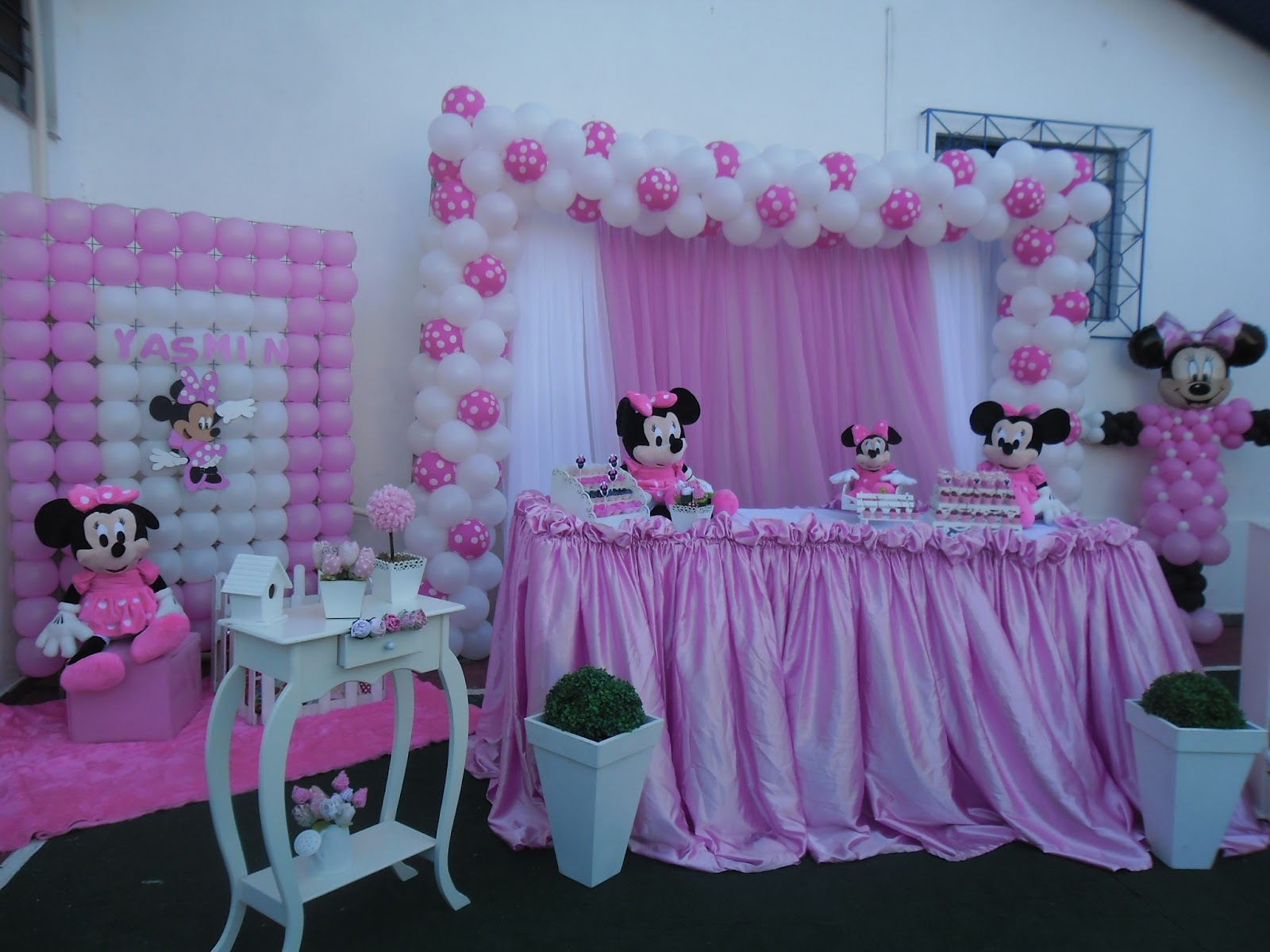 decoração minnie rosa vs minnie vermelha qual escolher