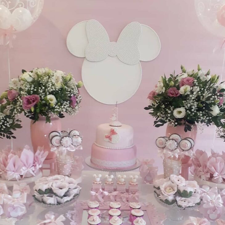 decoração minnie rosa simples vs decoração minnie rosa elaborada