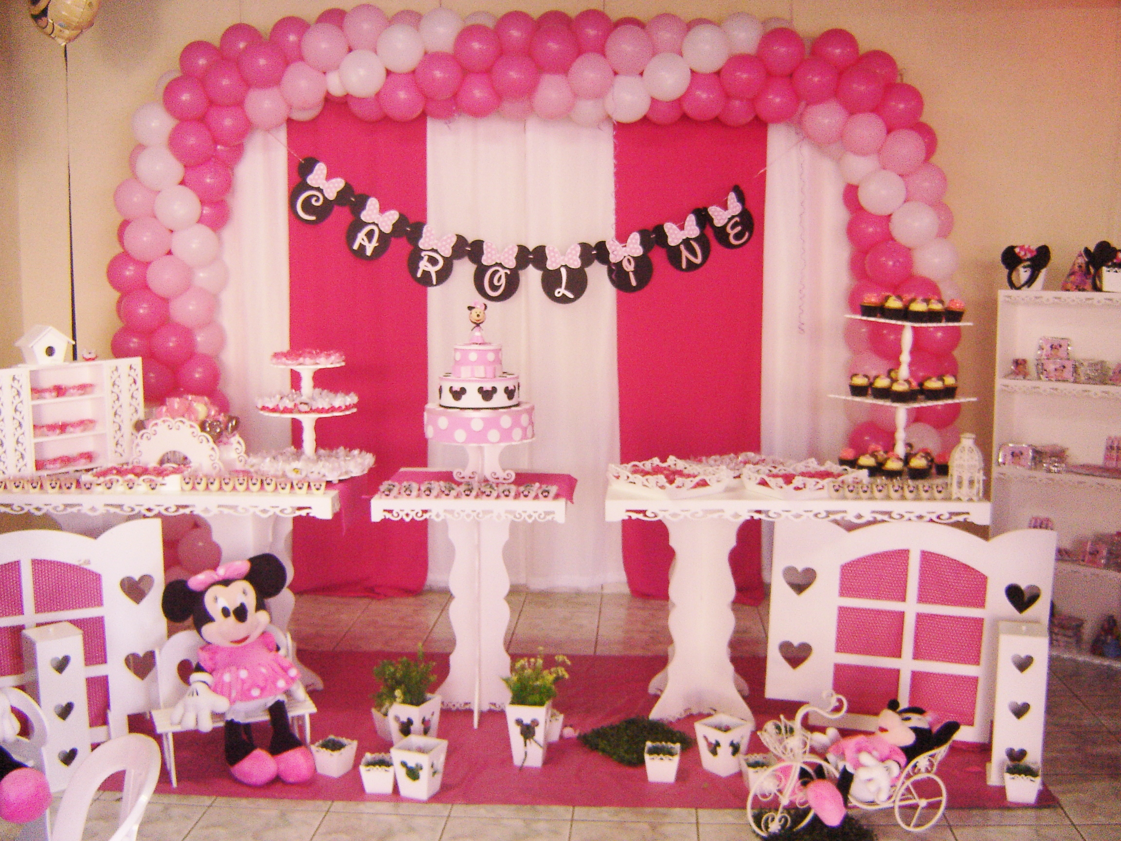 ideias de decoração minnie rosa simples para festa infantil
