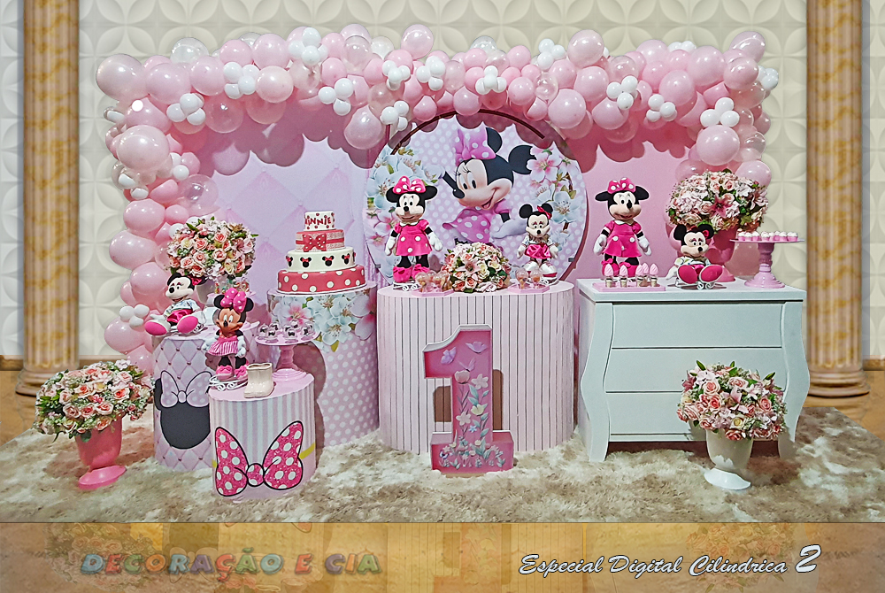decoração minnie rosa simples vs decoração minnie rosa elaborada