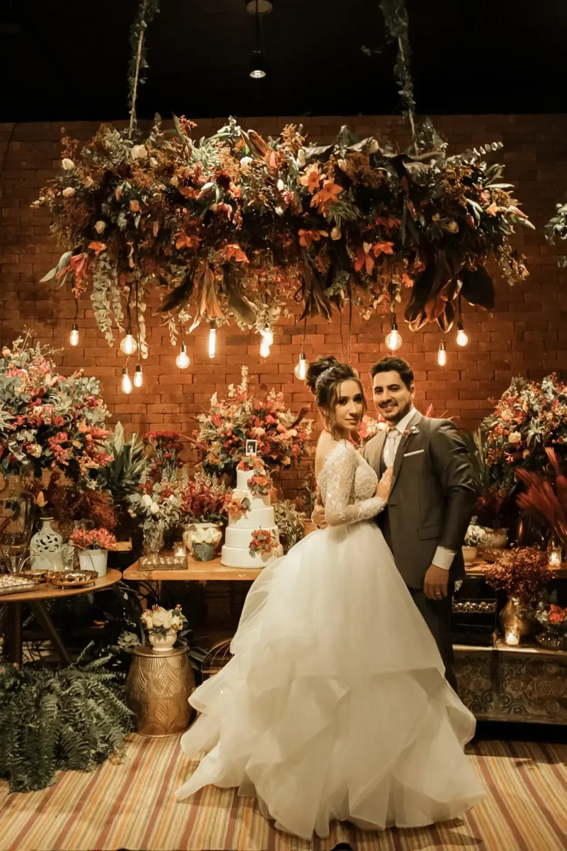 decoração mesa de doces casamento rústico com flores do campo