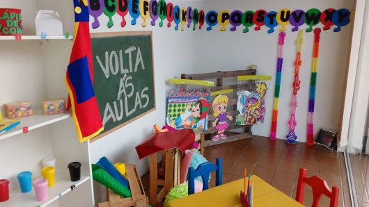 como fazer painel de boas vindas para sala de aula em EVA