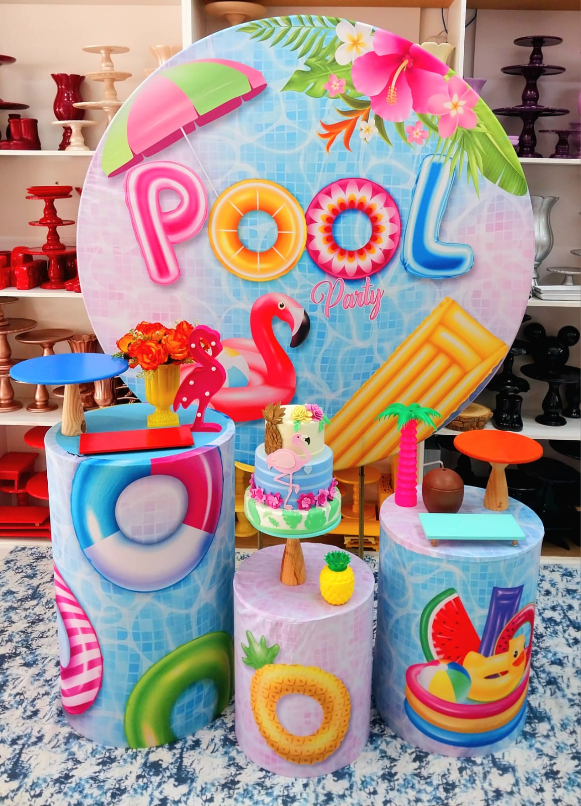 5 temas de pool party para arrasar em 2026