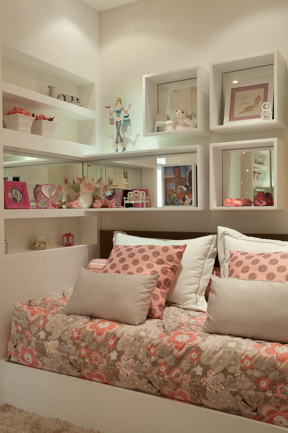 erros comuns decorar prateleira quarto