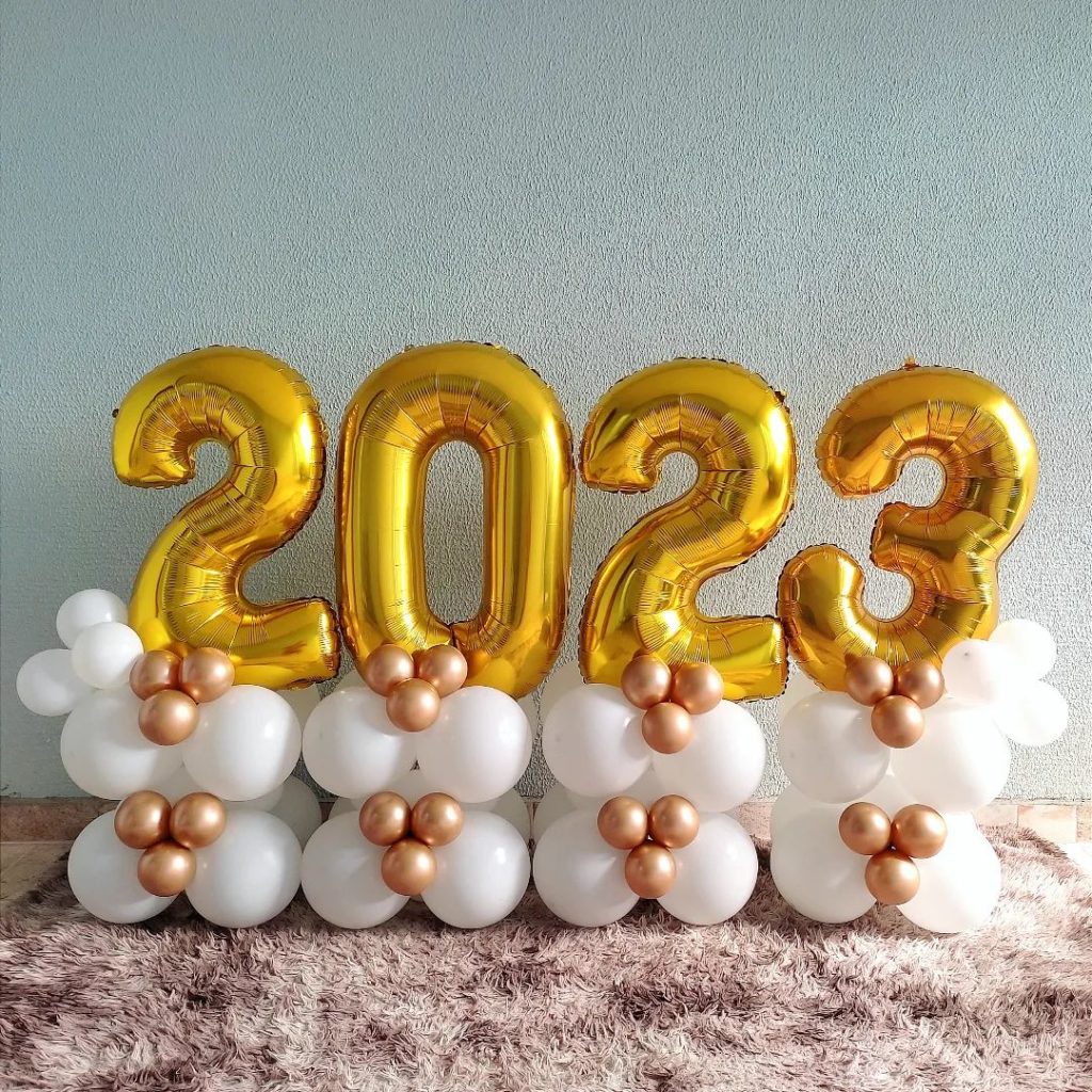 decoração ano novo simples vs decoração luxuosa