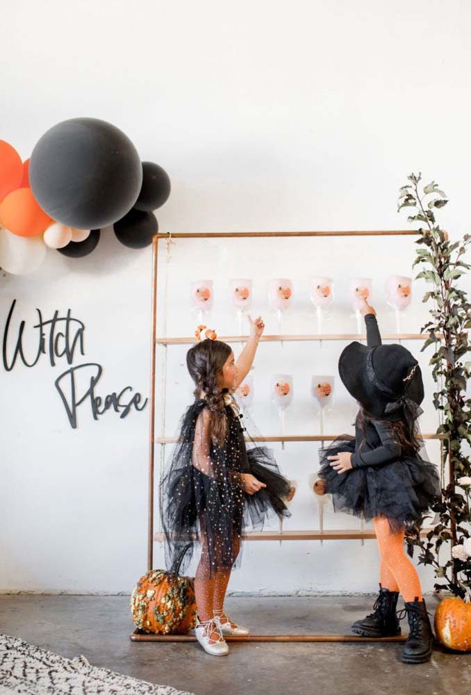 quanto custa uma decoração de festa wandinha completa