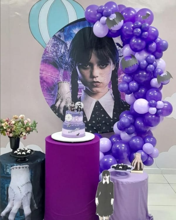 quanto custa uma decoração de festa wandinha completa