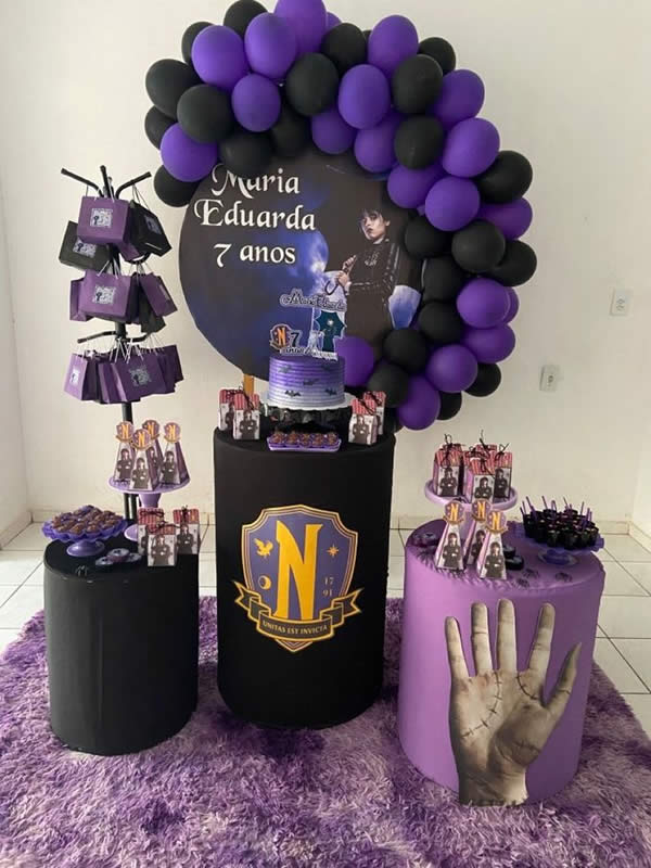 como fazer decoração de mesa wandinha passo a passo