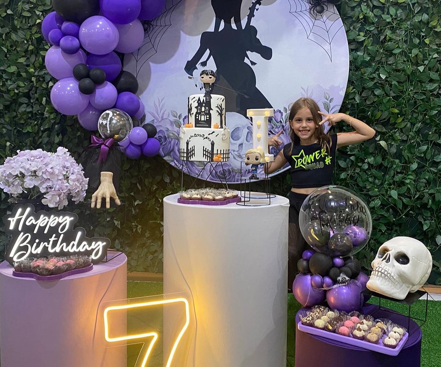 erros comuns na decoração de festa wandinha