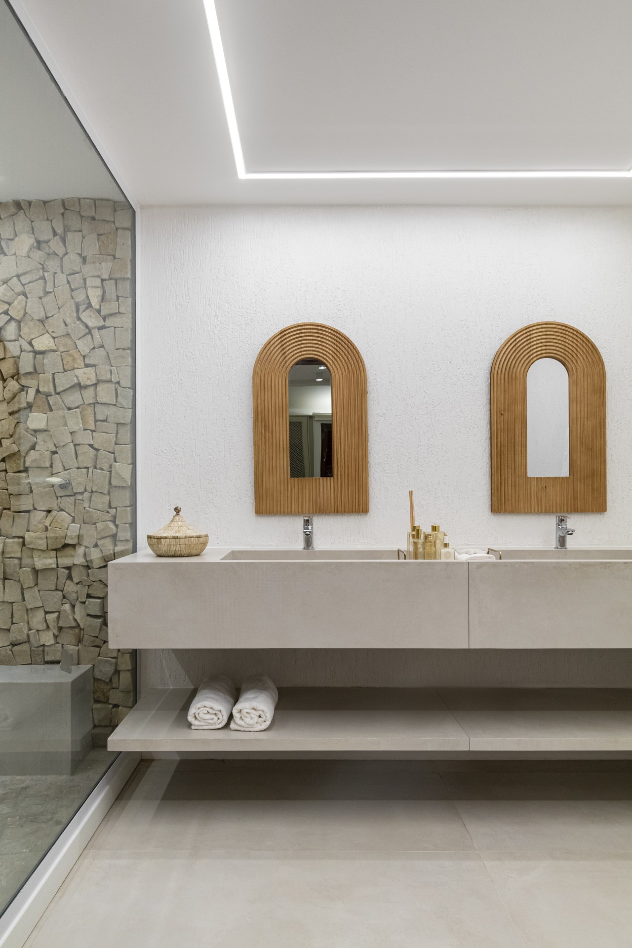 Guia Completo: Espelhos Redondos na Decoração de Salas Pequenas