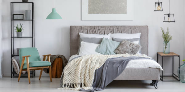 Como a Posição da Cama Afeta Seu Sono e Relacionamento