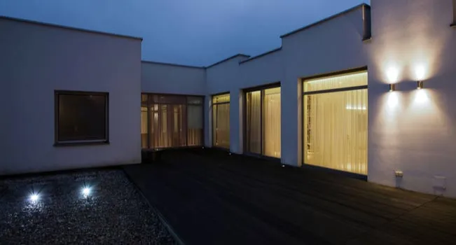 ideias criativas iluminação externa jardim