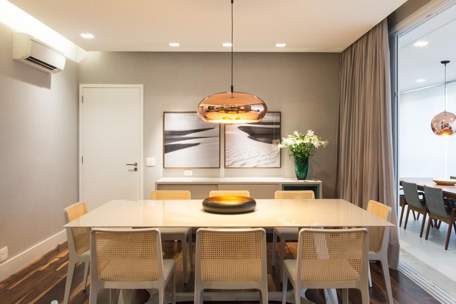 5 ideias de títulos:
1. Guia Completo: Como Escolher o Lustre Perfeito para Sua Sala de Jantar
2. Altura Ideal e Proporção: Os Segredos da Iluminação de Sala de Jantar
3. Mesas Retangulares vs. Redondas: Qual o Pendente Ideal para Cada Formato?
4. Tendências de Iluminação para 2026: O Futuro da Sua Sala de Jantar
5. Tipos de Luminárias para Sala de Jantar: Do Clássico ao Moderno