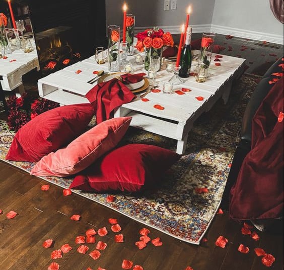 decoração jantar romântico com velas e flores