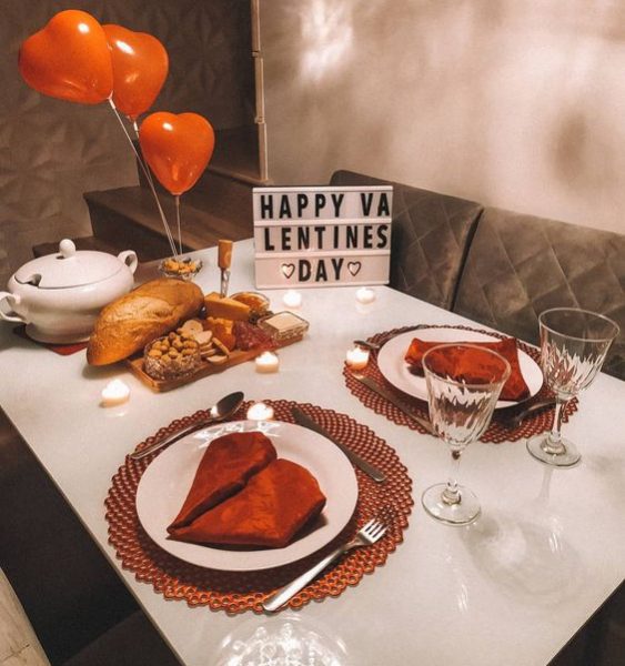 decoração jantar romântico vs jantar casual