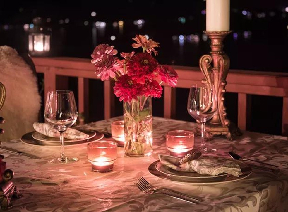 erros comuns na decoração de jantar romântico