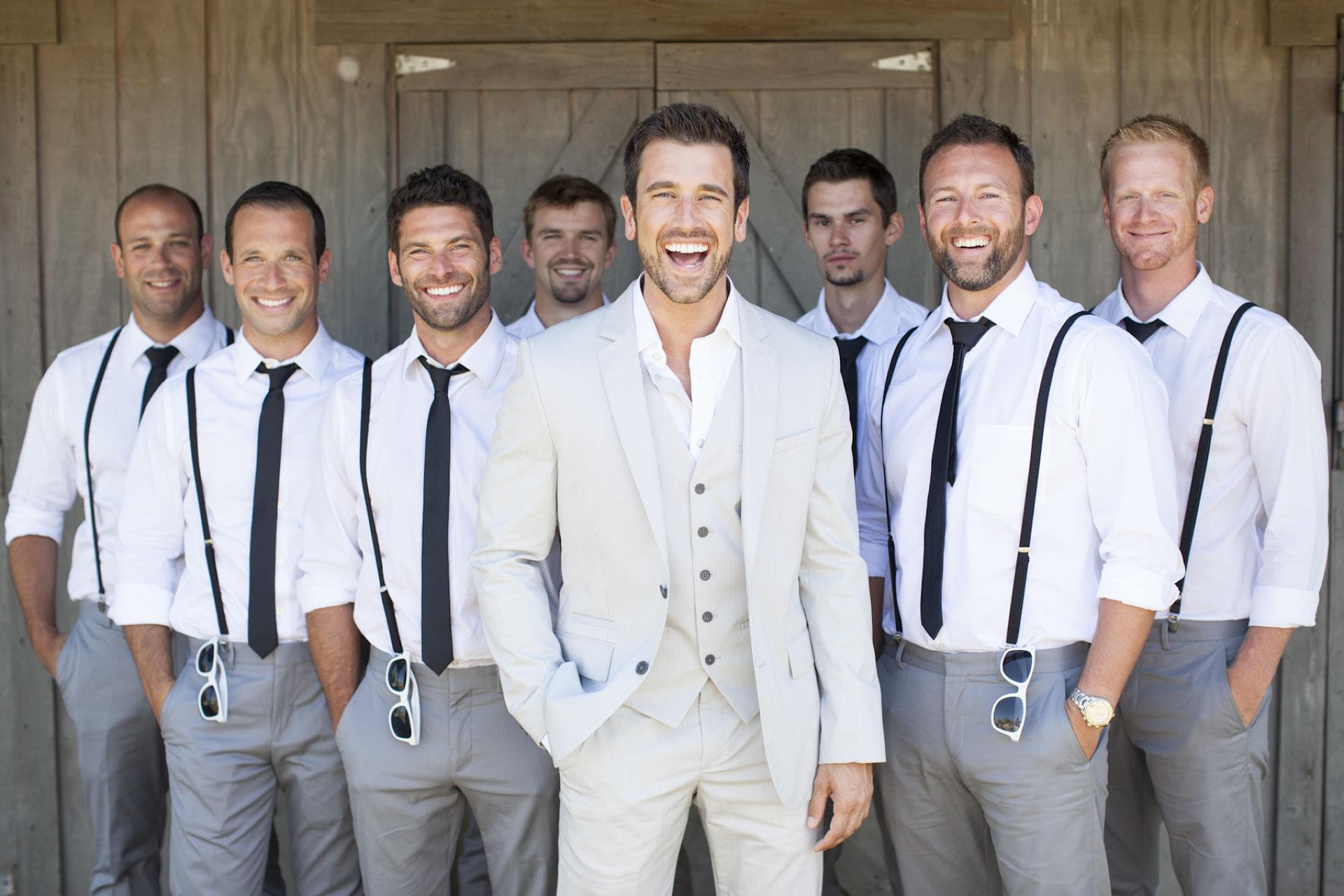 ideias de looks para padrinhos de casamento