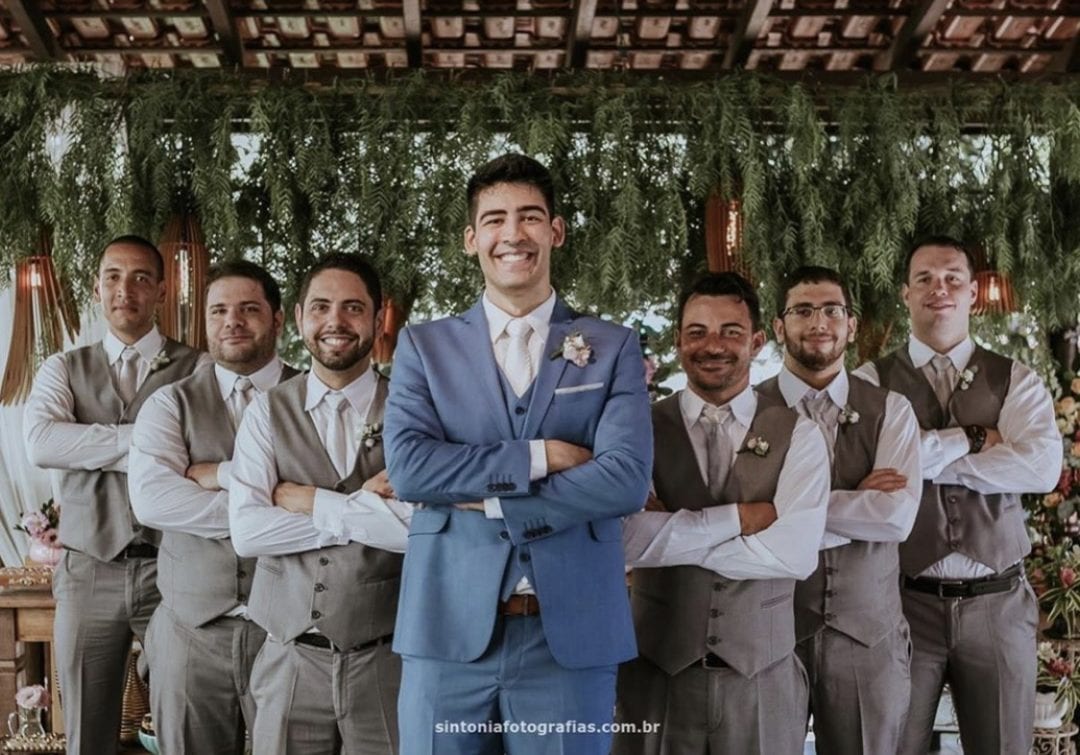 terno de linho para padrinhos de casamento na praia