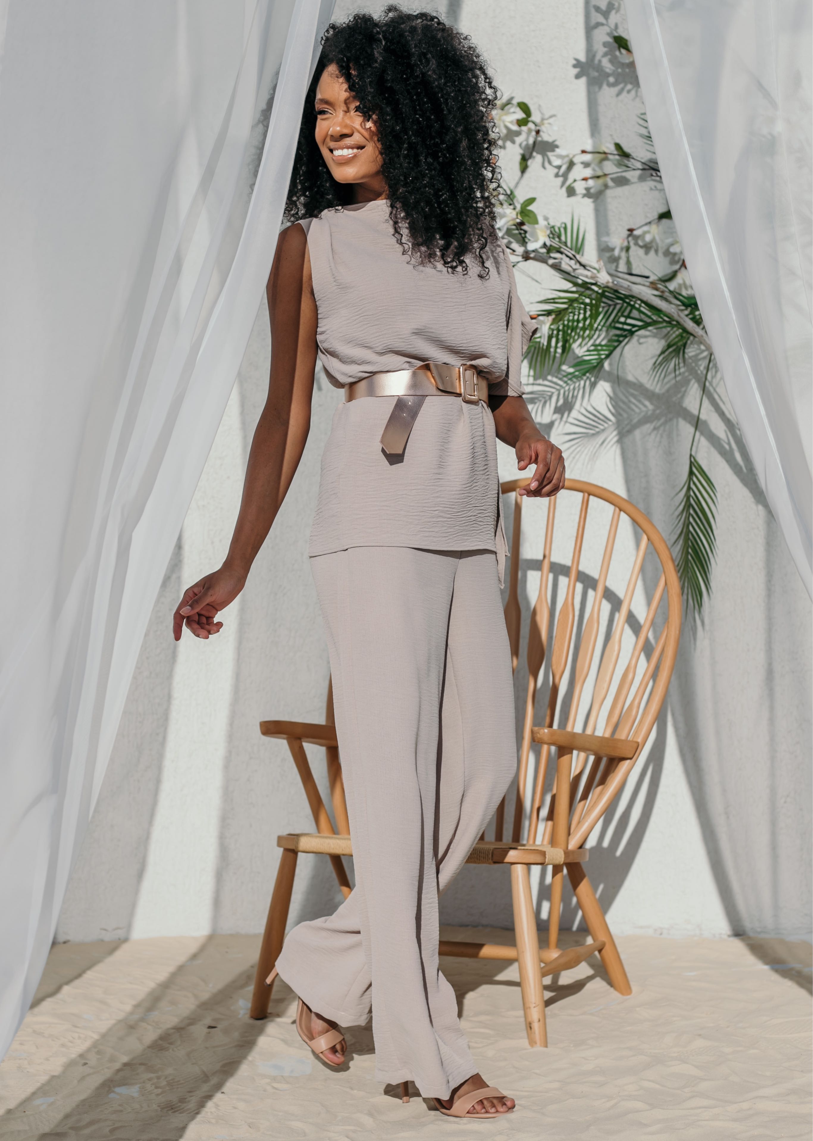look monocromático bege para trabalho