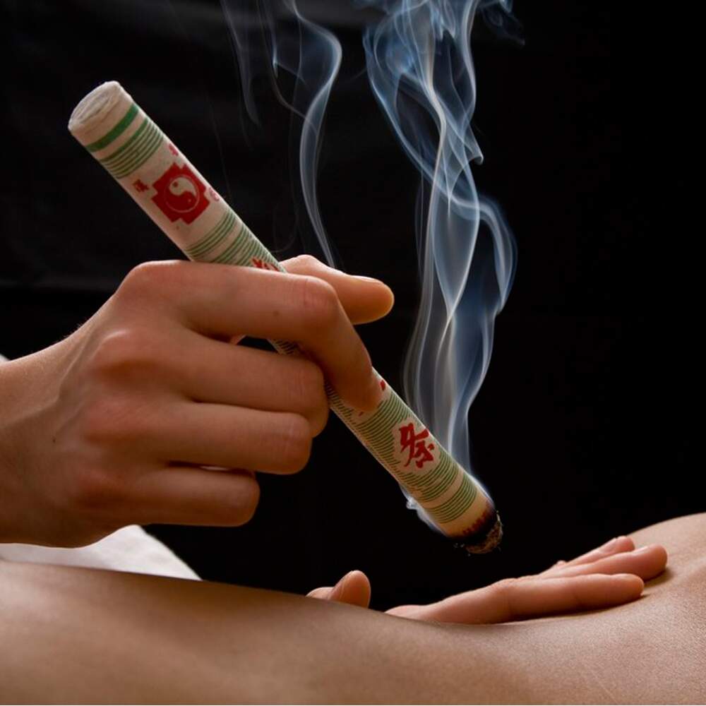 5 ideias de títulos:
1. Moxabustão: O que é e como pode beneficiar sua saúde.
2. Alívio natural da dor com a técnica milenar da moxabustão.
3. Entenda os benefícios da Artemísia na medicina chinesa.
4. Moxabustão para cólicas menstruais e bem-estar feminino.
5. Contraindicações e cuidados essenciais ao praticar moxabustão.