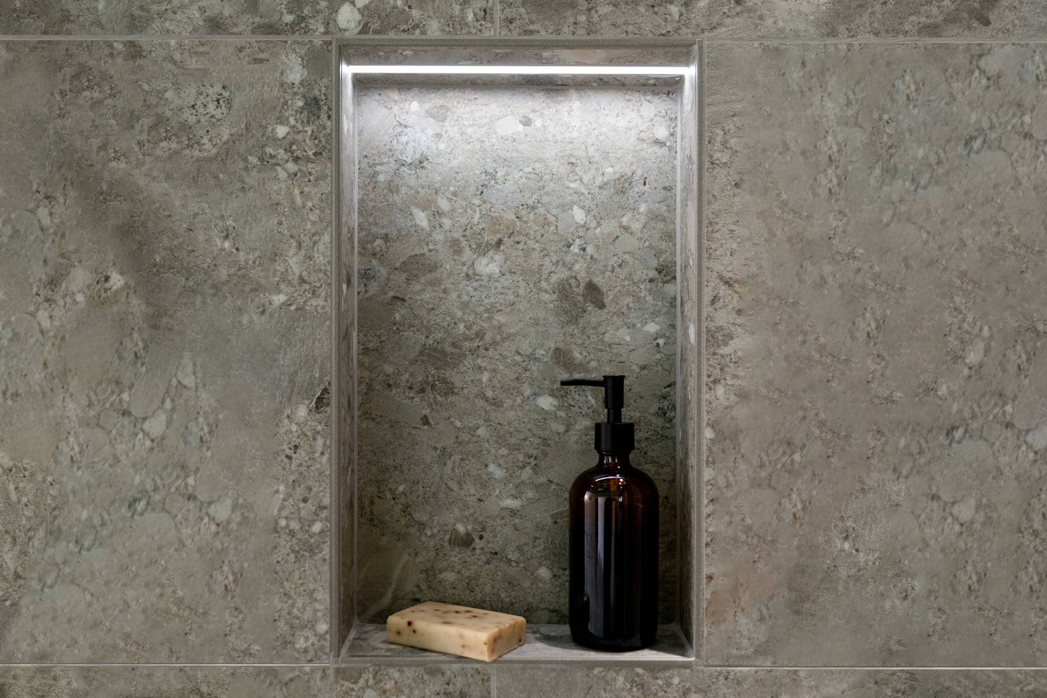 10 Ideias Criativas de Nichos Iluminados para Sala de Estar