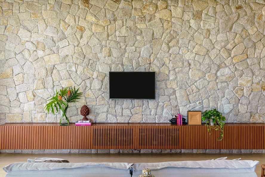 ideias de parede de pedra para sala de estar