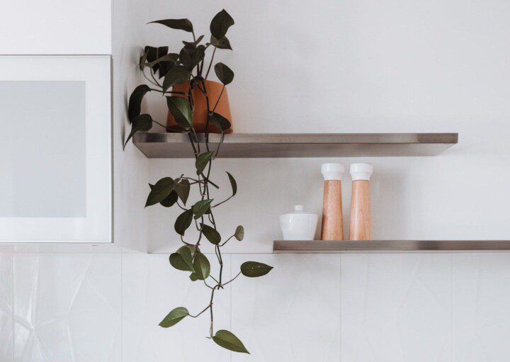 Prateleiras flutuantes: o passo a passo para uma instalação perfeita