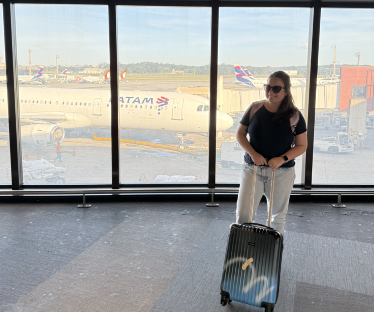 Riscos de tecidos sintéticos em viagens aéreas