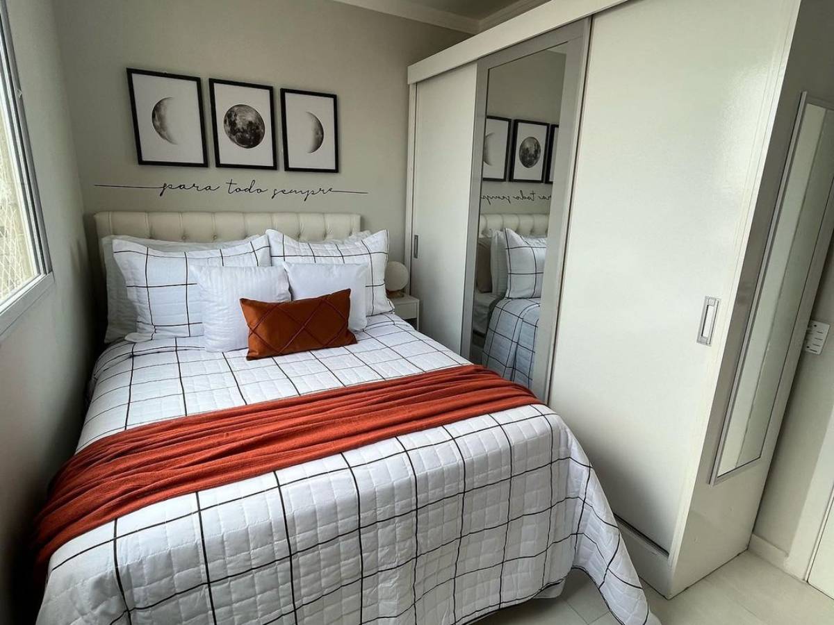 quarto pequeno com home office