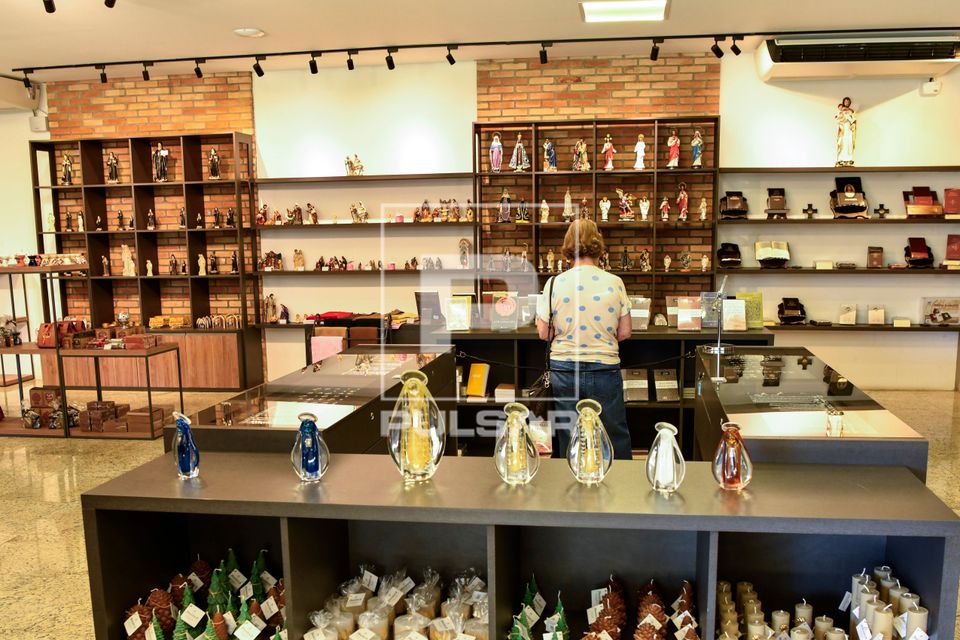 vitrine loja artigos religiosos